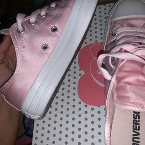 light pink converse